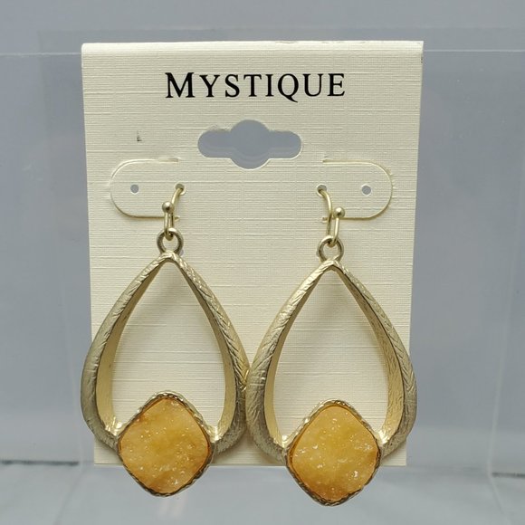 Mystique gold champagne dangle fish hook earring - Picture 3 of 4